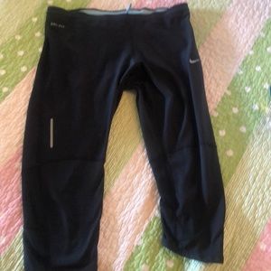 Black Nike mid calf leggings